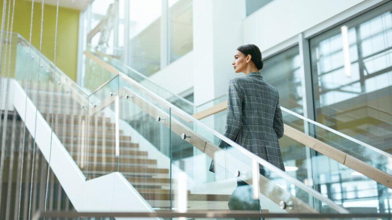 Welche-Karrierevorteile-bietet-die-Beschäftigung-im-Mittelstand_Start